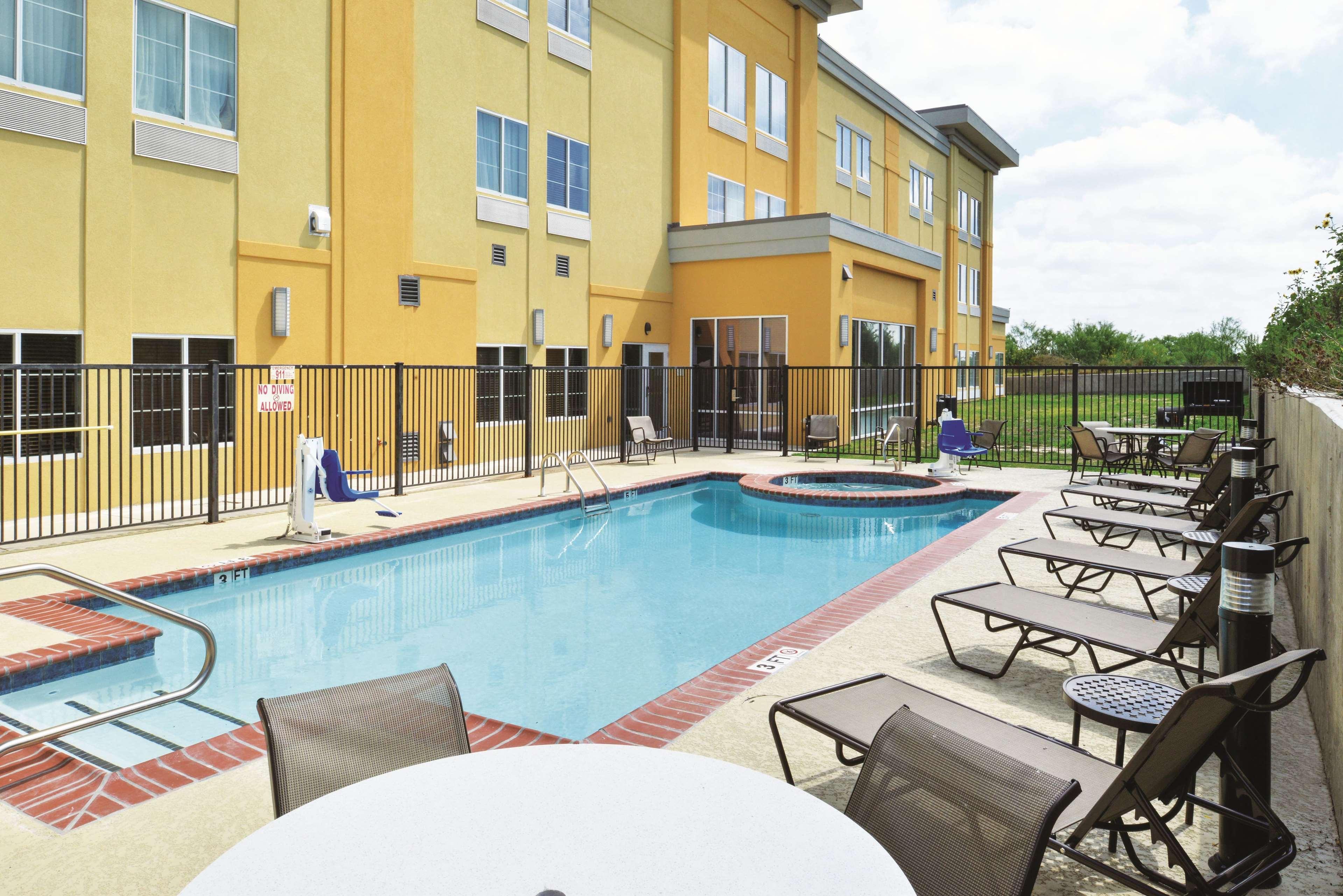 La Quinta By Wyndham Karnes City - Kenedy Εξωτερικό φωτογραφία
